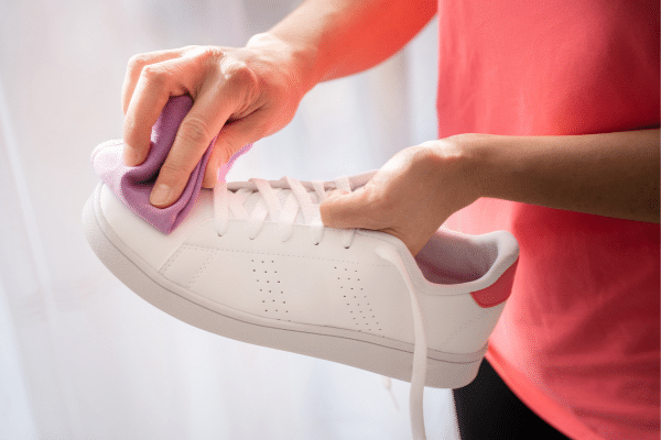 Consejos para limpiar tus zapatillas blancas